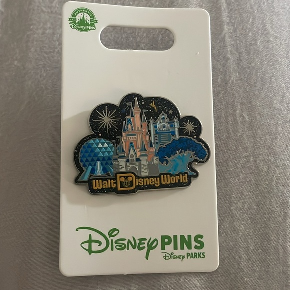 Disney World four parks pin new - Picture 3 of 4